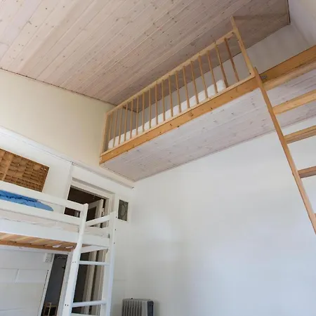 Three Bedroom Holiday In Allingabro *